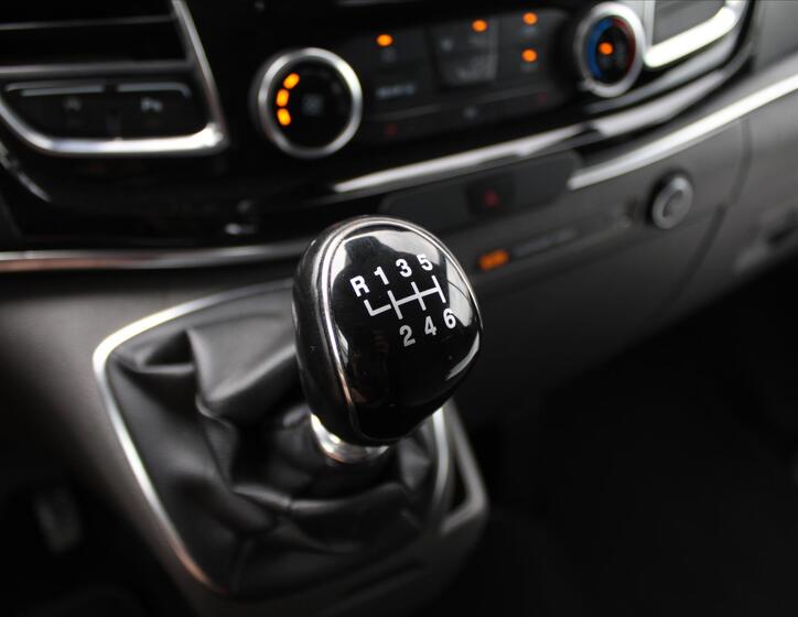 Ford Tourneo Custom 22