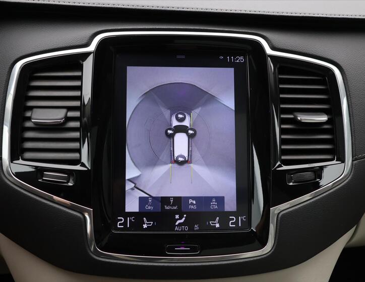 Volvo XC90 30