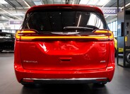 Chrysler Pacifica 5