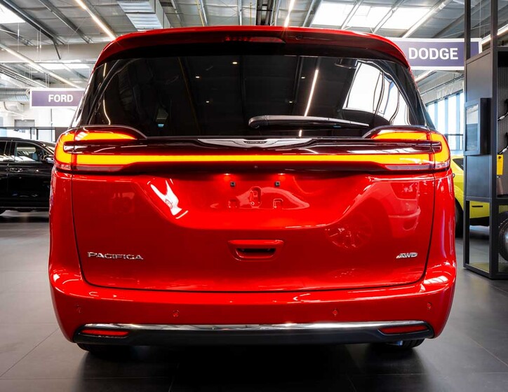 Chrysler Pacifica 5