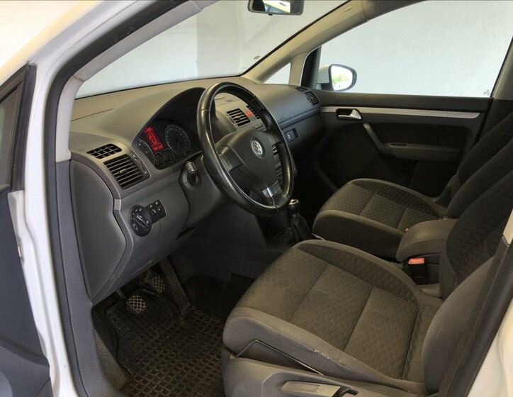 Volkswagen Touran 9