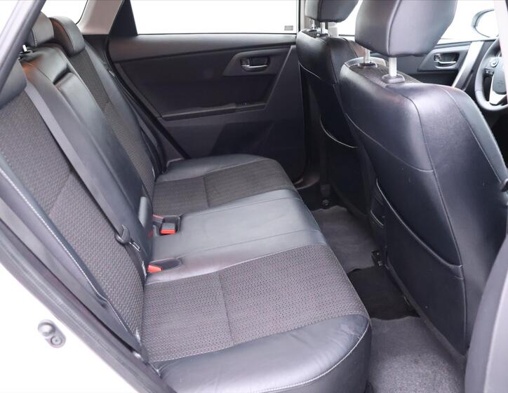 Toyota Auris 11