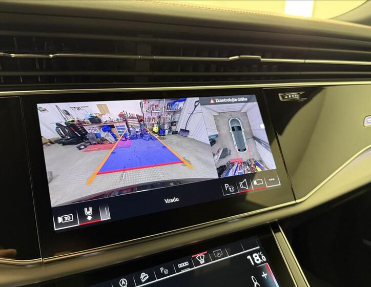 Audi Q8 32