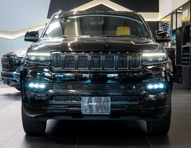 Jeep Grand Wagoneer 10