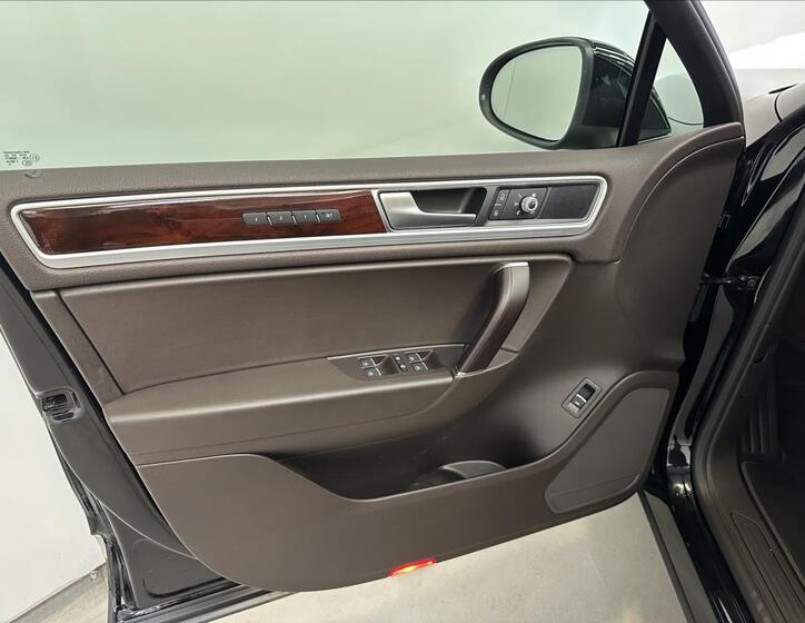 Volkswagen Touareg 25