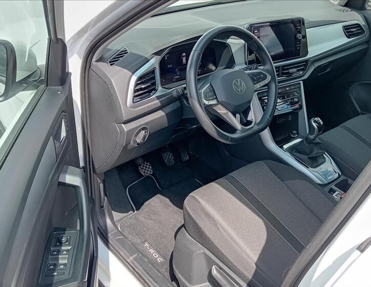 Volkswagen T-Roc 5