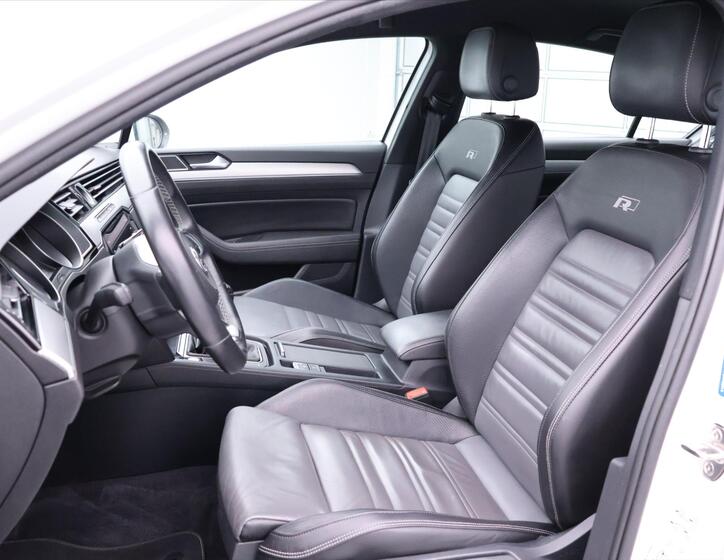 Volkswagen Passat 12