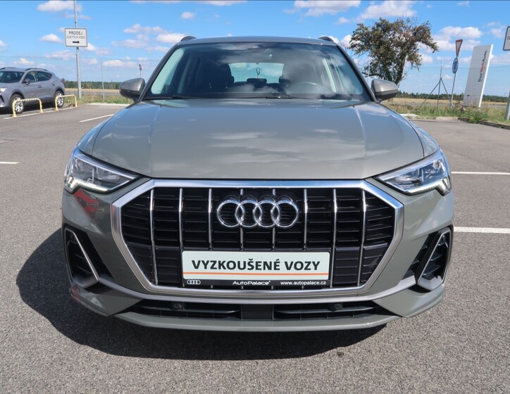 Audi Q3 4