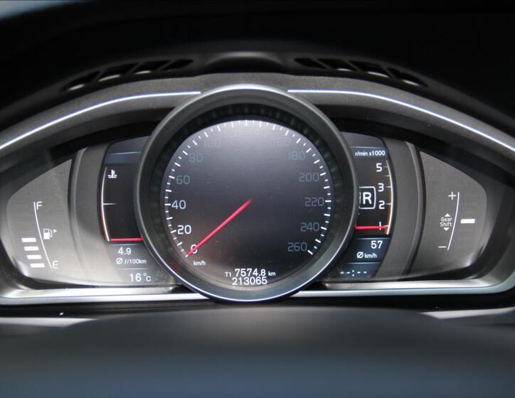 Volvo V40 36