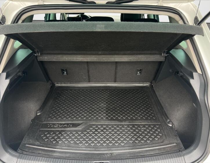 Volkswagen Tiguan 9