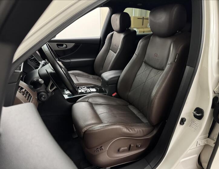 Infiniti FX30 34