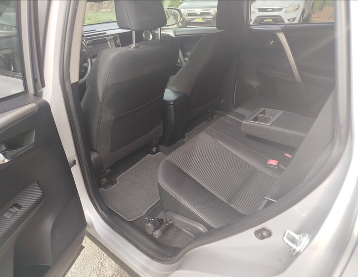 Toyota RAV4 24