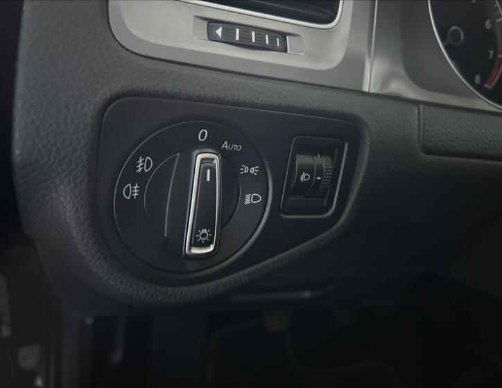 Volkswagen Golf 12