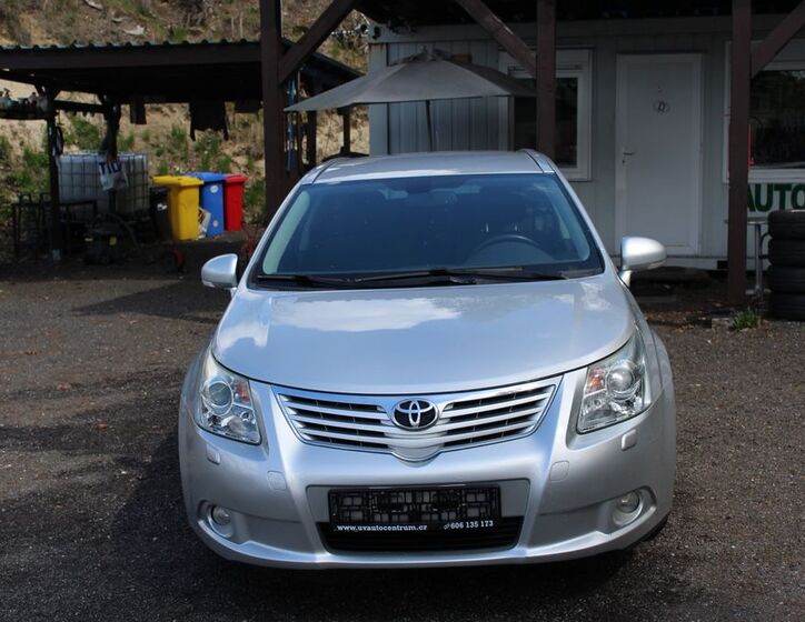 Toyota Avensis 2