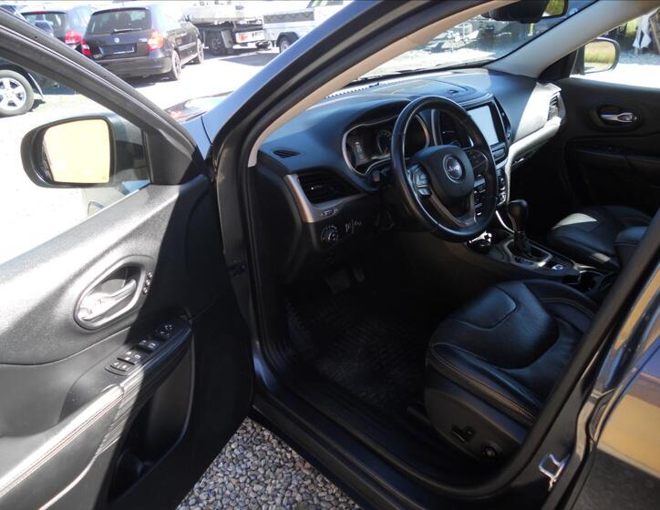 Jeep Cherokee 11