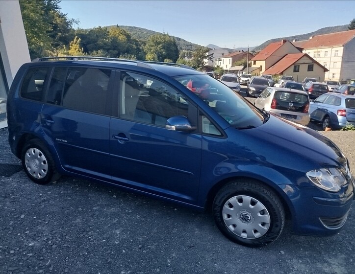 Volkswagen Touran 8