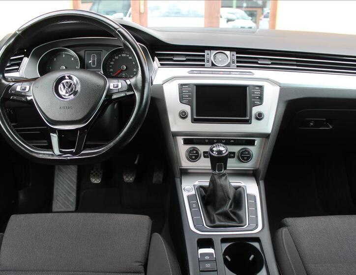 Volkswagen Passat 9