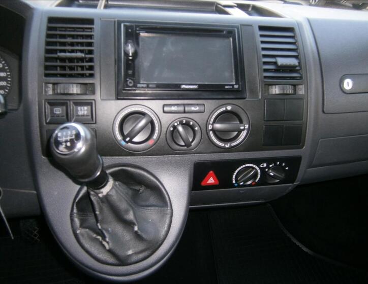 Volkswagen Multivan 15