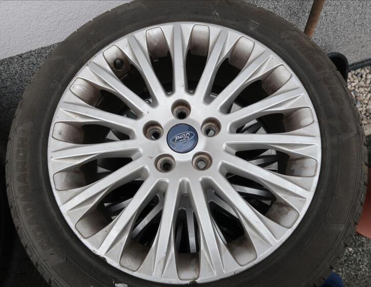 Ford Focus 24