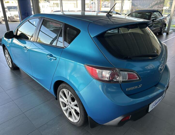 Mazda 3 4