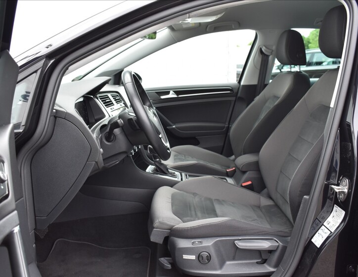 Volkswagen Golf 26