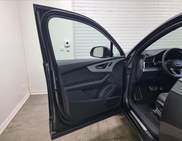 Audi Q7 10