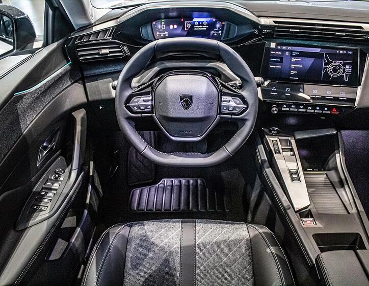 Peugeot 408 8