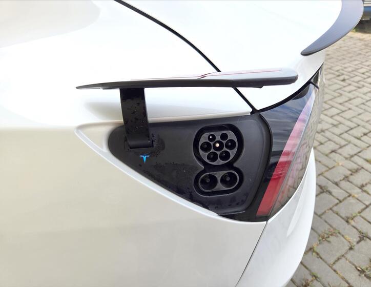 Tesla Model 3 17