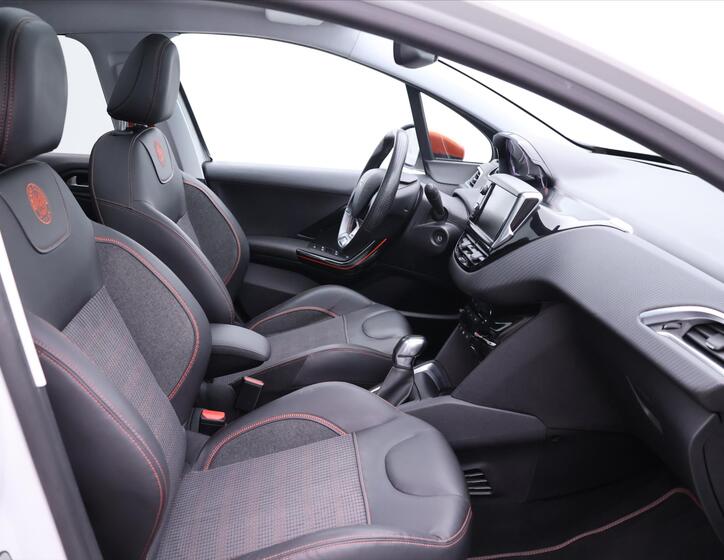 Peugeot 208 13