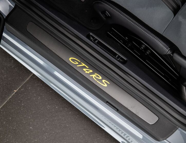 Porsche Cayman 19