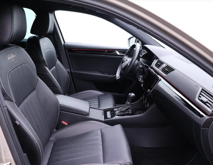 Škoda Superb 14