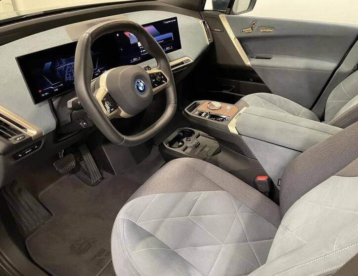 BMW iX 9