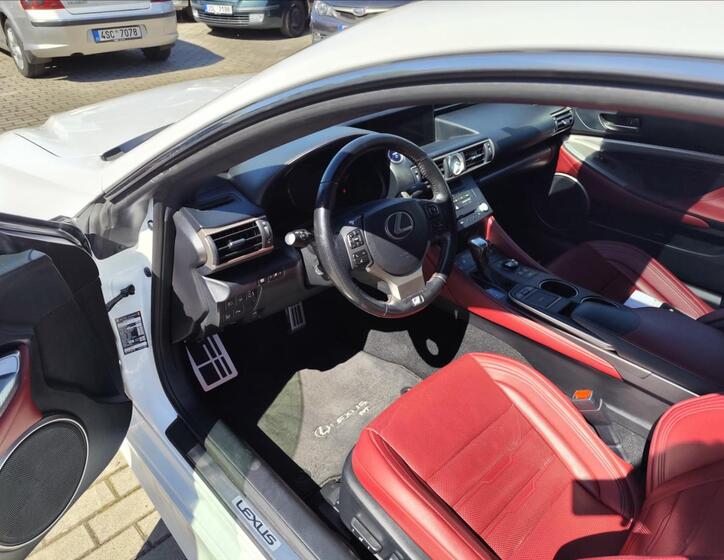 Lexus RC 300h 9