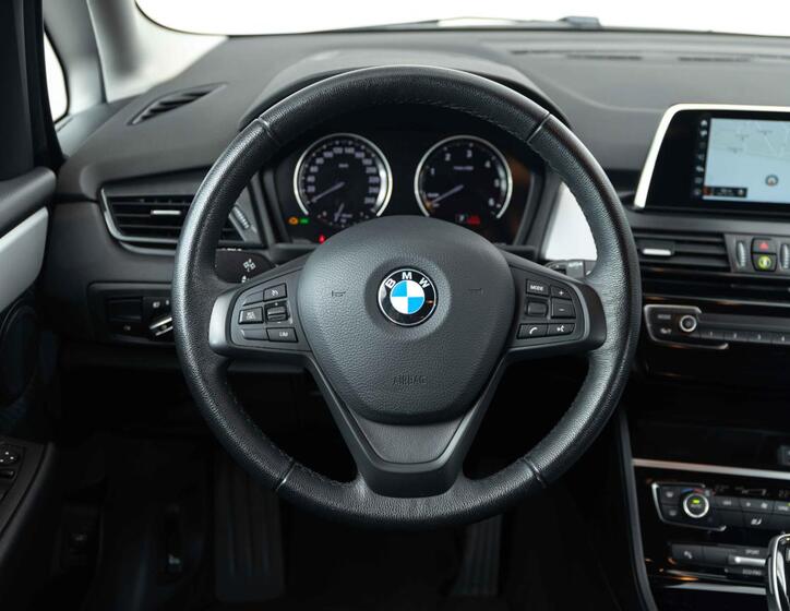 BMW Řada 2 13