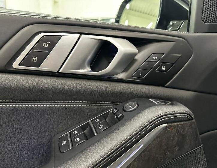 BMW X5 8