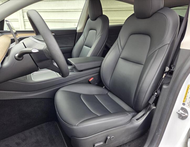 Tesla Model Y 7