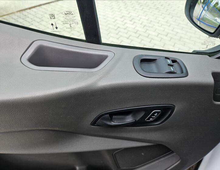 Ford Transit 9