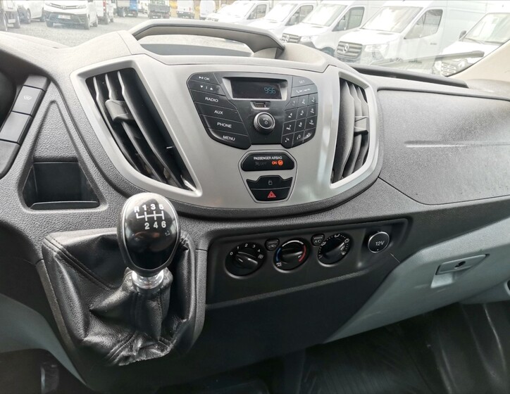 Ford Transit 9