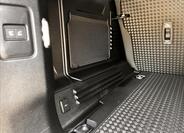 Land Rover Defender 22