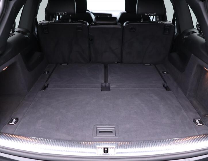 Audi Q7 10