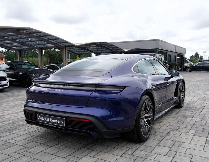 Porsche Taycan 6