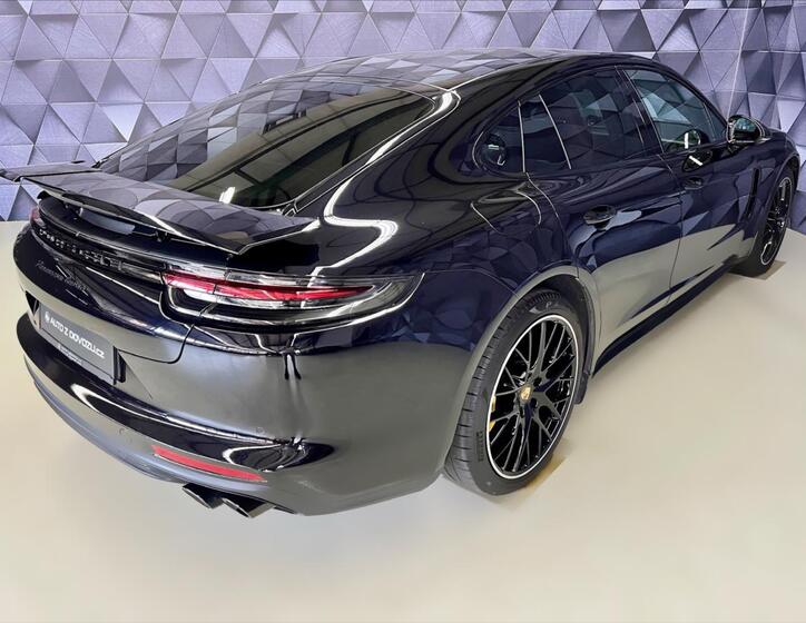 Porsche Panamera 7