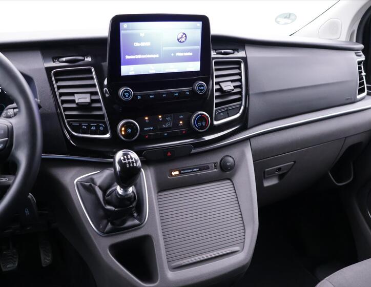 Ford Tourneo Custom 25