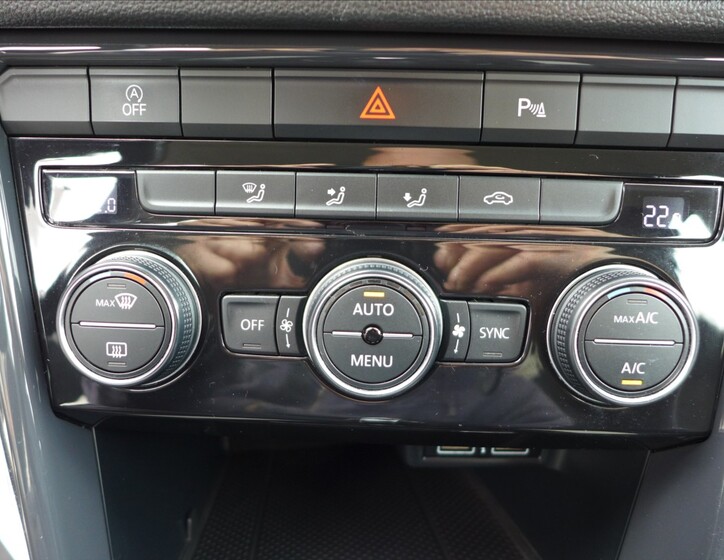 Volkswagen T-Roc 29