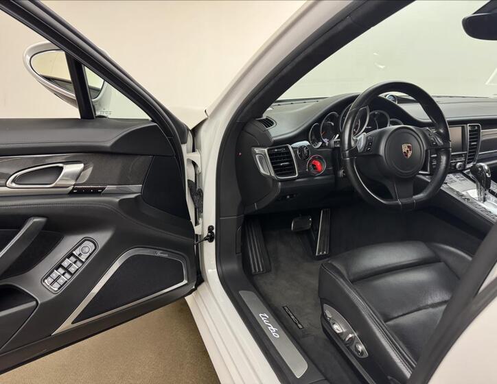 Porsche Panamera 32