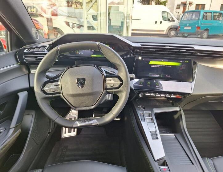 Peugeot 408 12