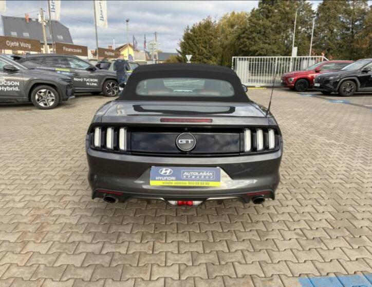 Ford Mustang 6