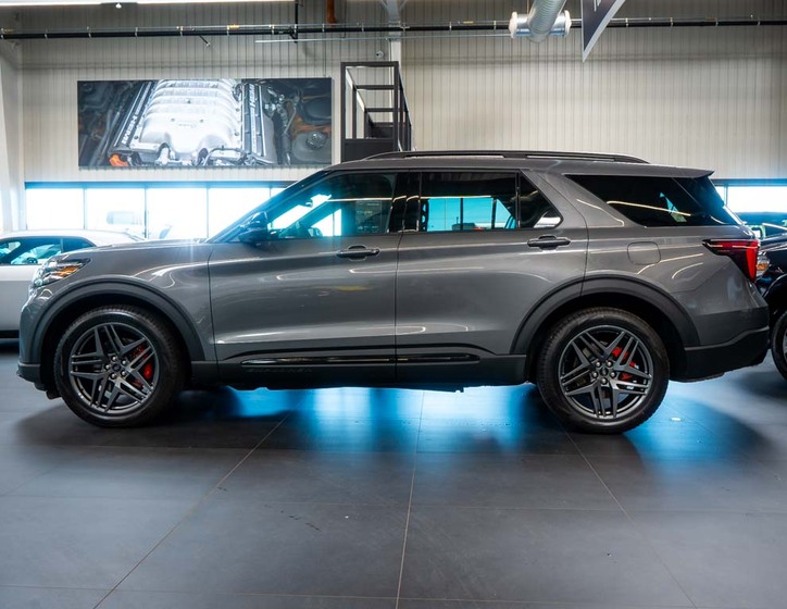 Ford Explorer 2