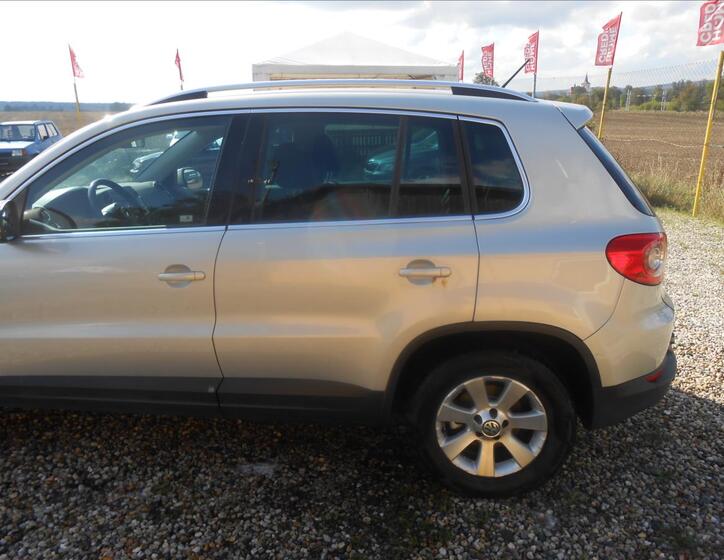 Volkswagen Tiguan 9