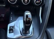 Jaguar F-Pace 11